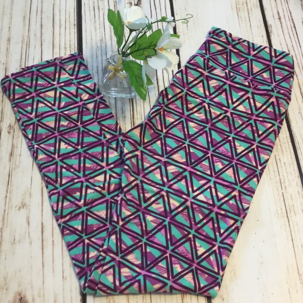 💜super cute geometric NWT in purple, mint cream